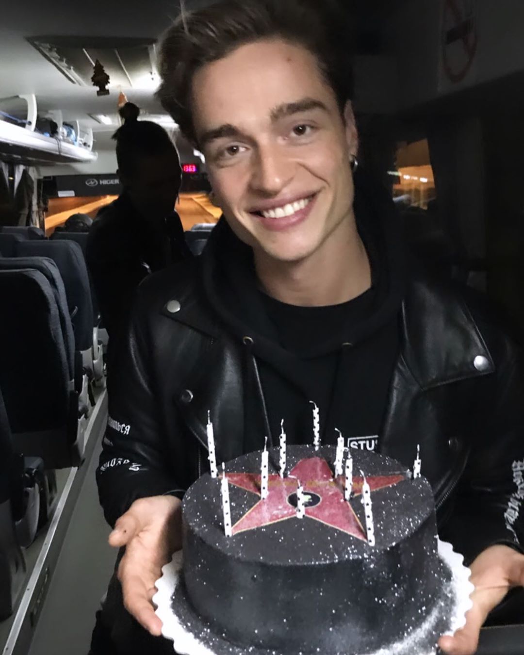 Лободу запідозрили в романі з 27-річним танцюристом (фото)