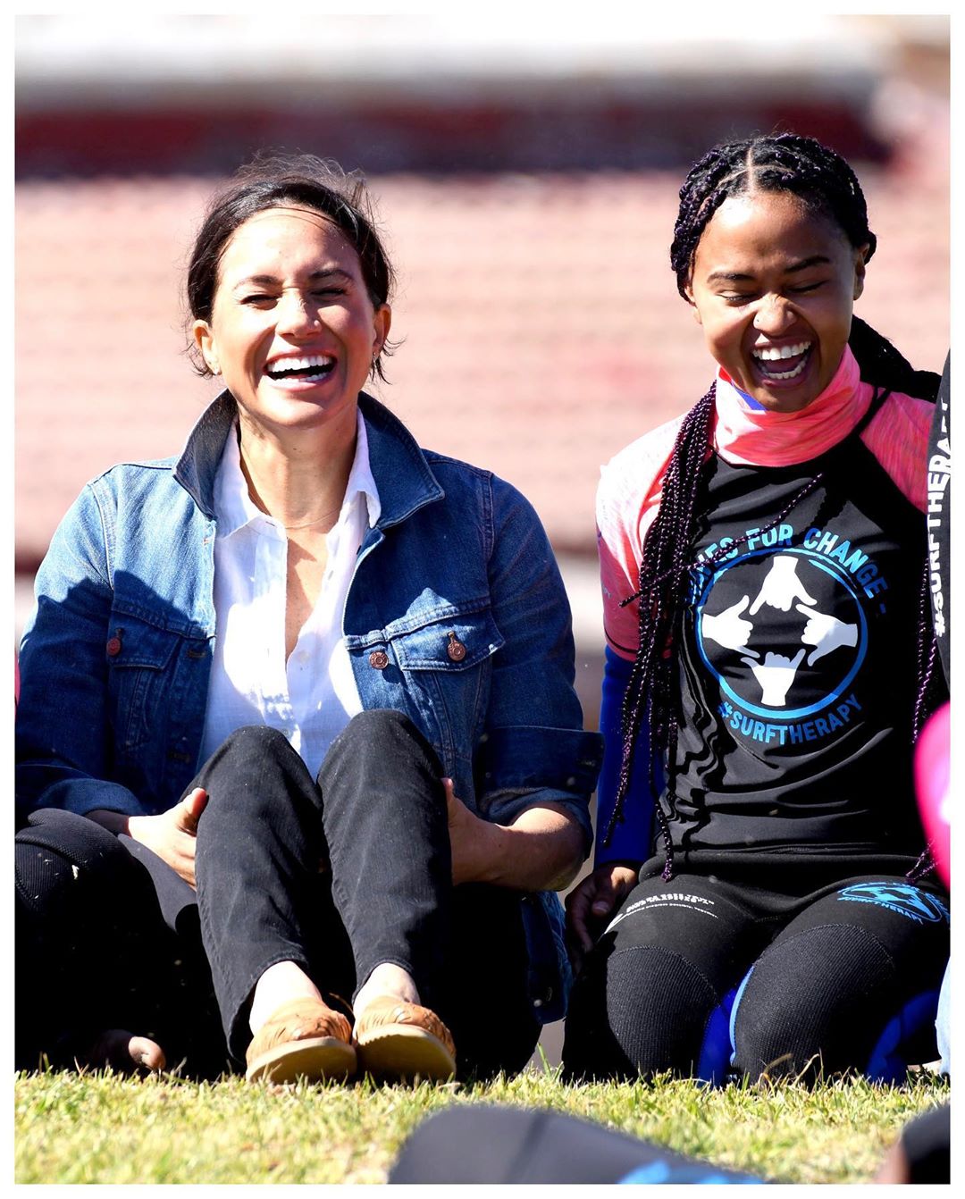 Сама скромность: Меган Маркл в сдержанном образе посетила старейшую крепость в Кейптауне