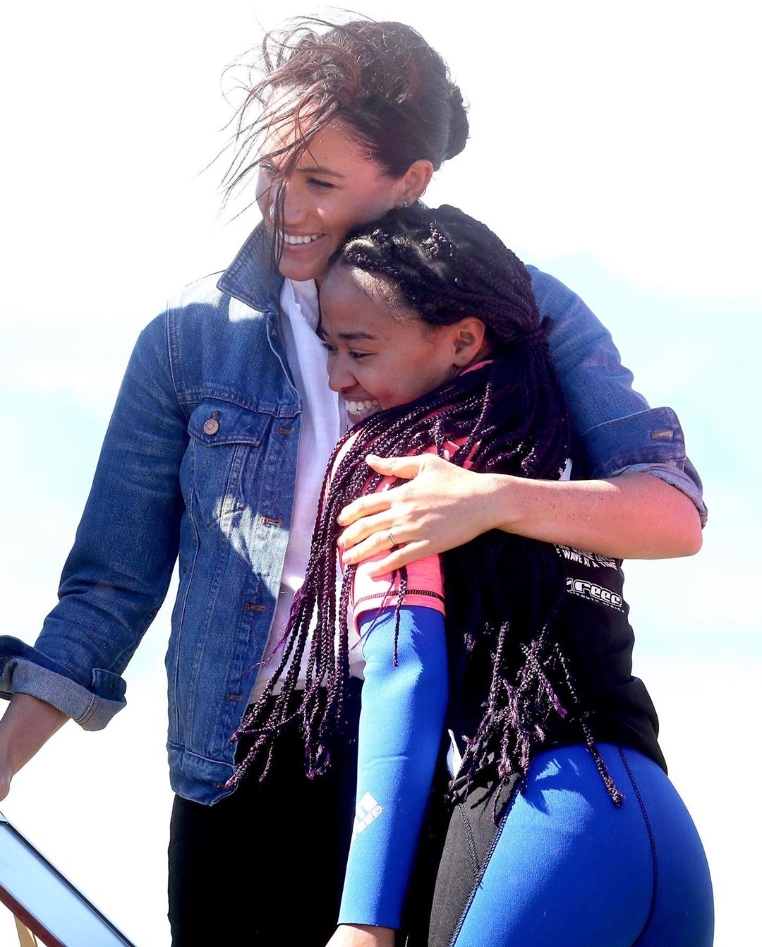 Сама скромность: Меган Маркл в сдержанном образе посетила старейшую крепость в Кейптауне