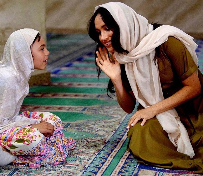 Меган Маркл кардинально сменила образ в Африке: эксперт назвал причину