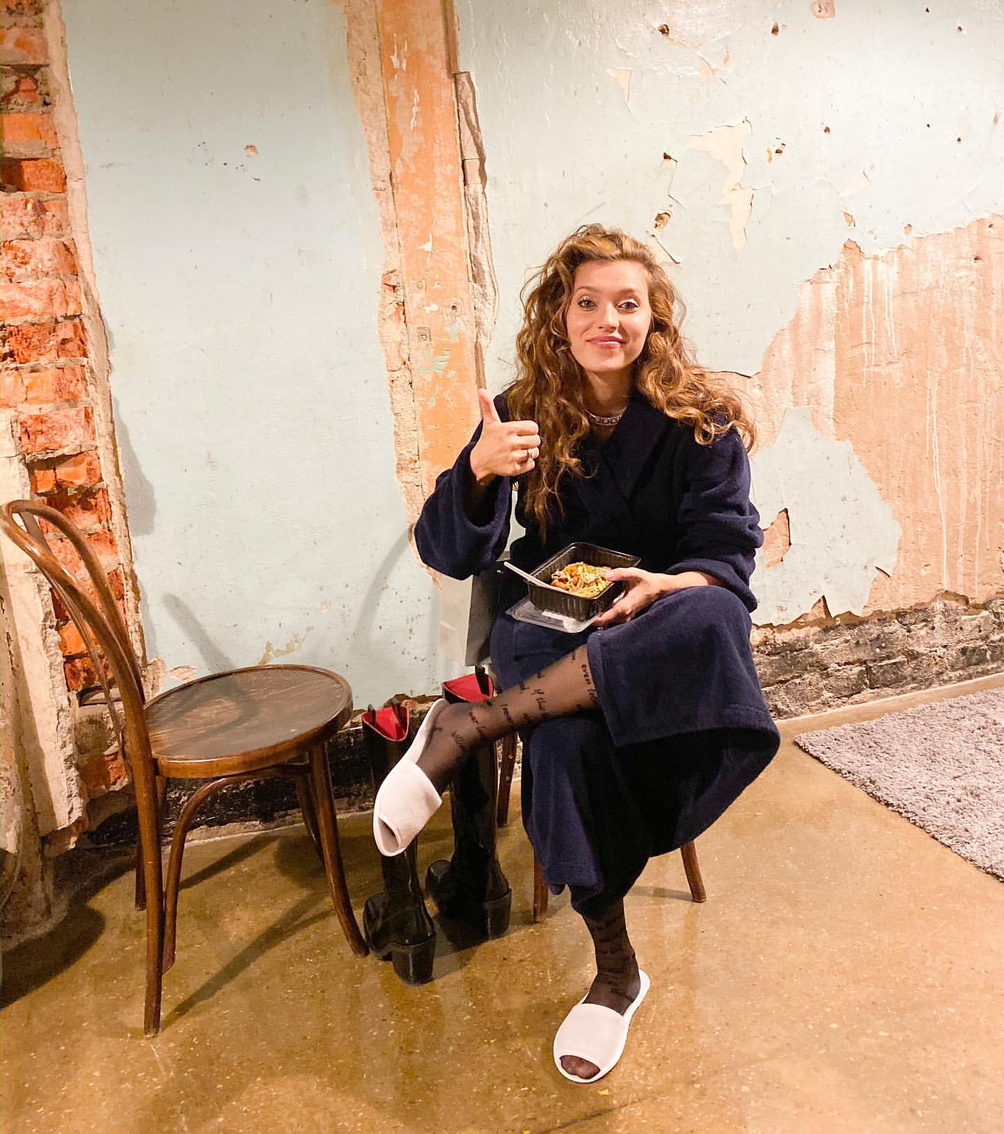 "Важкий люкс": Регіна Тодоренко розбурхала мережу фото з закулісся в халат