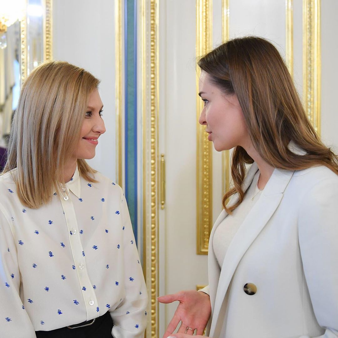 Неможливо намилуватися: Олена Зеленська підкорила новом елегантним вбранням