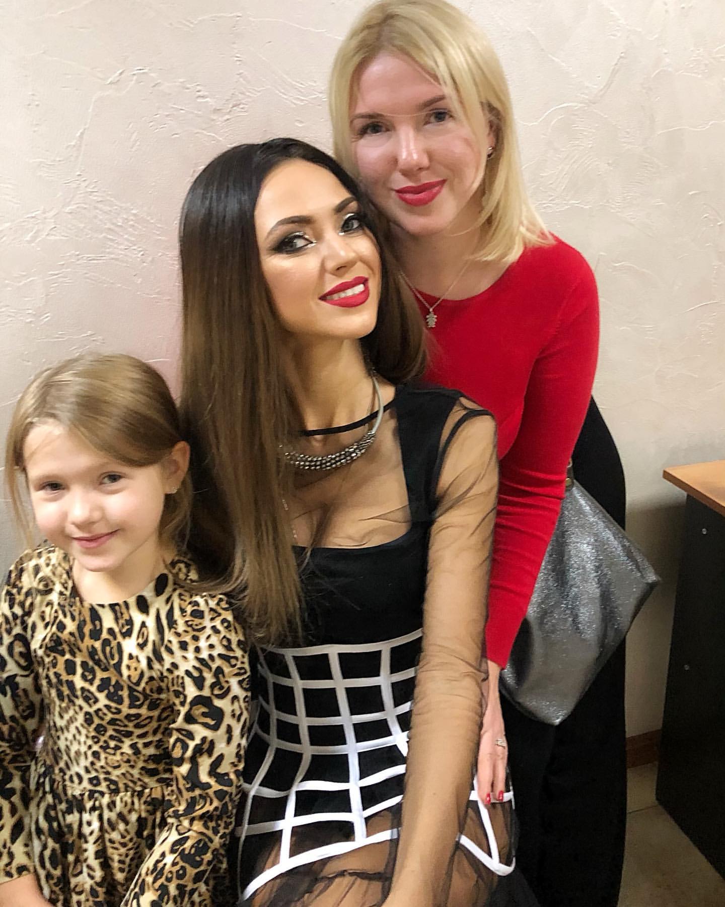 "Як ви схожі!" Віка з НеАнгелів показала рідкісне фото з найріднішими