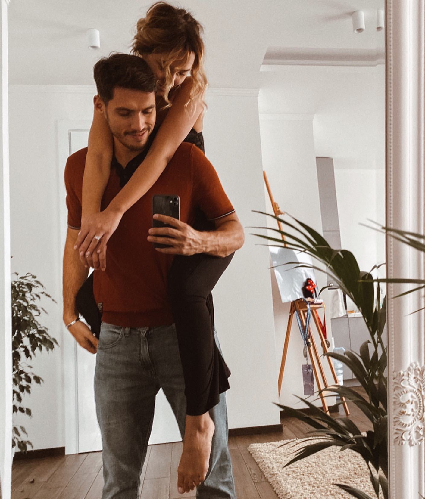 Звонил офицер полиции: Холостяк 9 и его возлюбленная попала в передрягу с авто