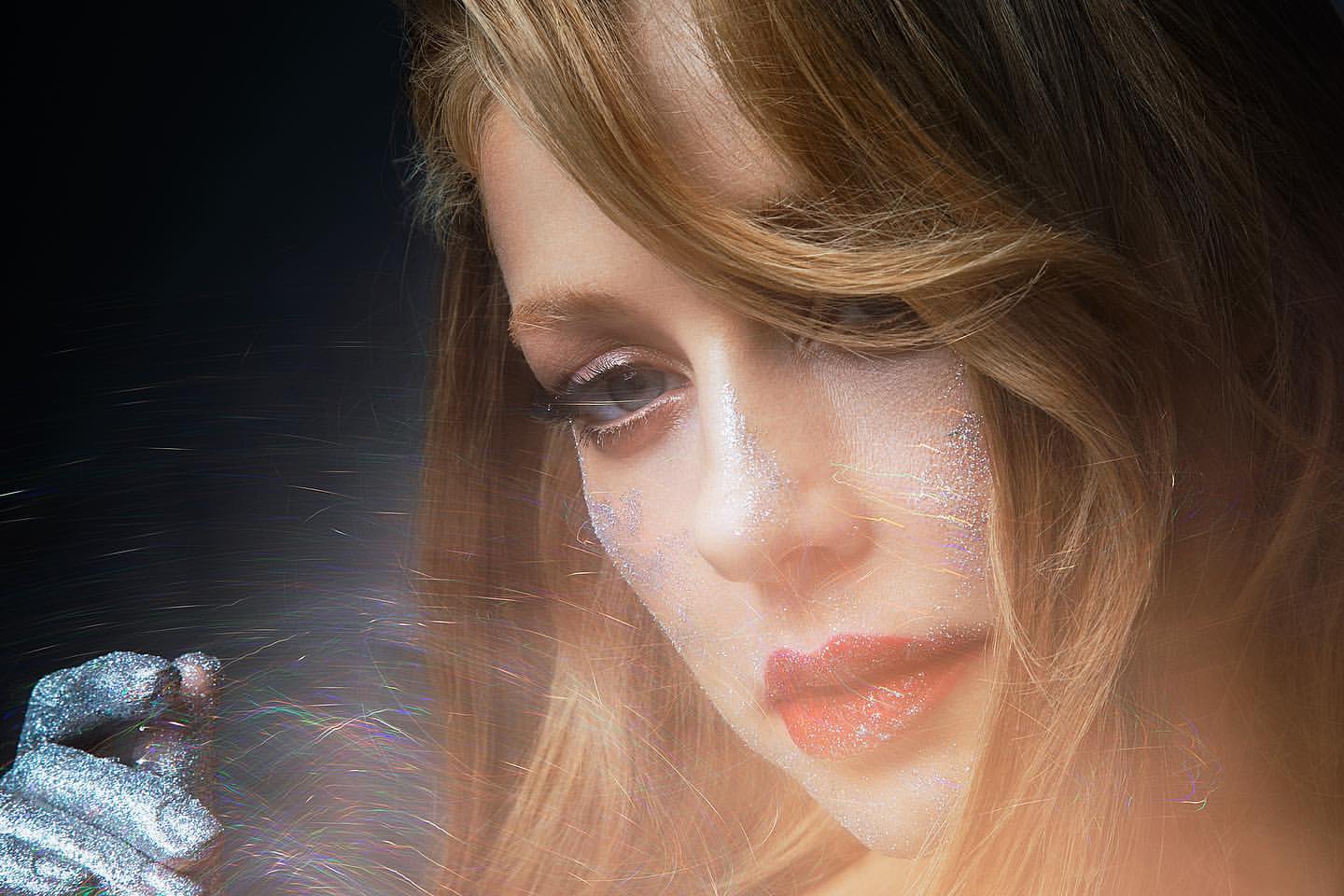 "Космическая девочка": "блестящая" Тина Кароль всполошила сеть неожиданной новостью