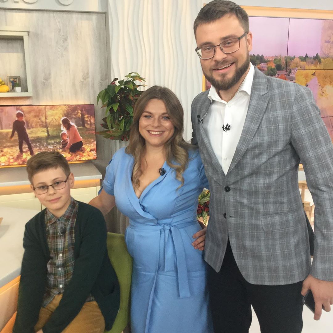 Такой взрослый! Сын Тины Кароль с эффектной мамой появился на своем первом прямом эфире