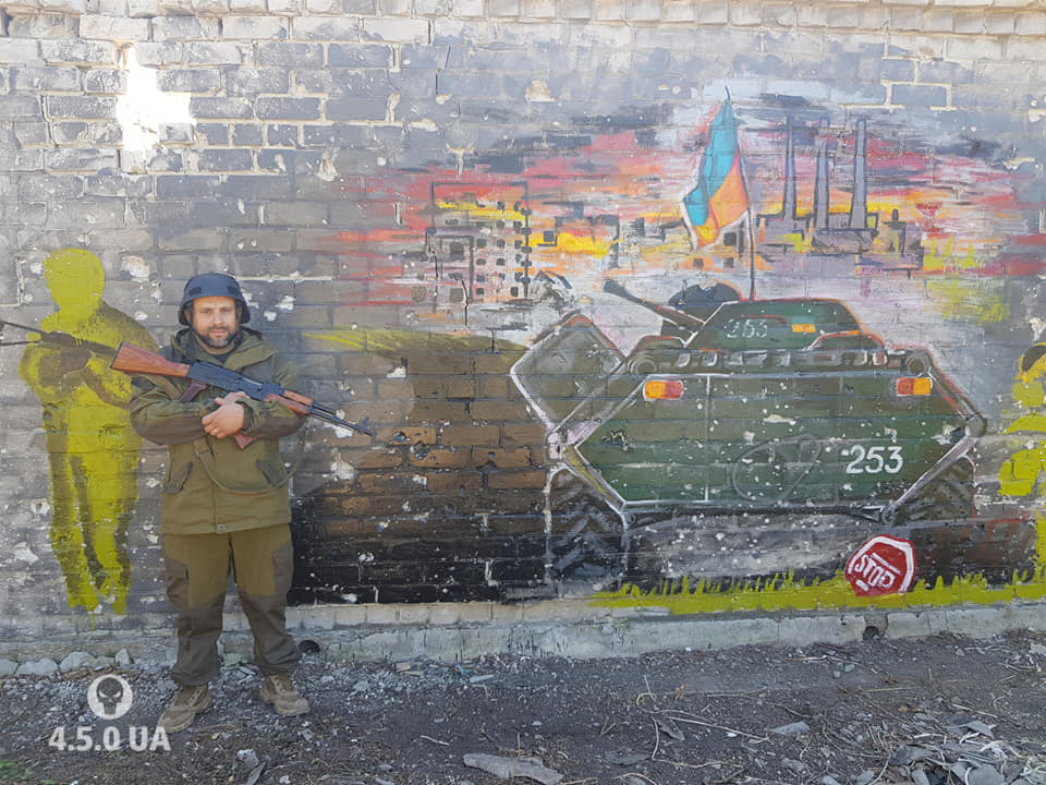 Война и искусство: в сети рассказали о талантливом бойце на Донбассе