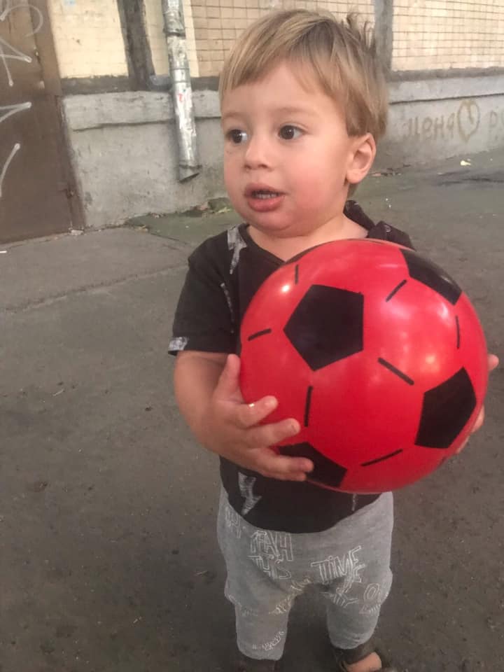 У Києві розшукують бабусю з онуком в колясці: фото та прикмети (оновлено)