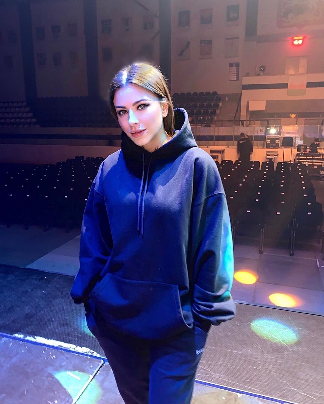 Більше 17 не даси: Ані Лорак вразила молодим виглядом