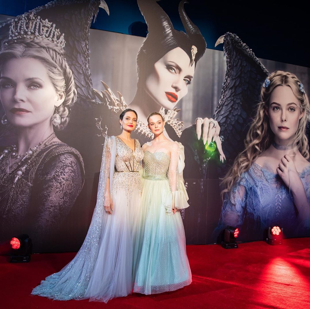 Еще красивее: Анджелина Джоли покорила Лондон роскошным серебристым нарядом