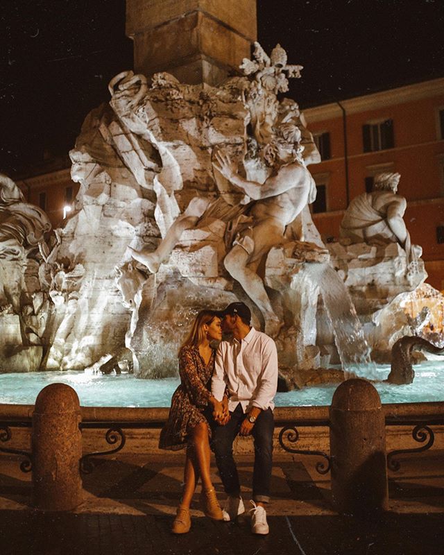 Такі щасливі: Холостяк 9 і його кохана не стримали емоції посеред Риму