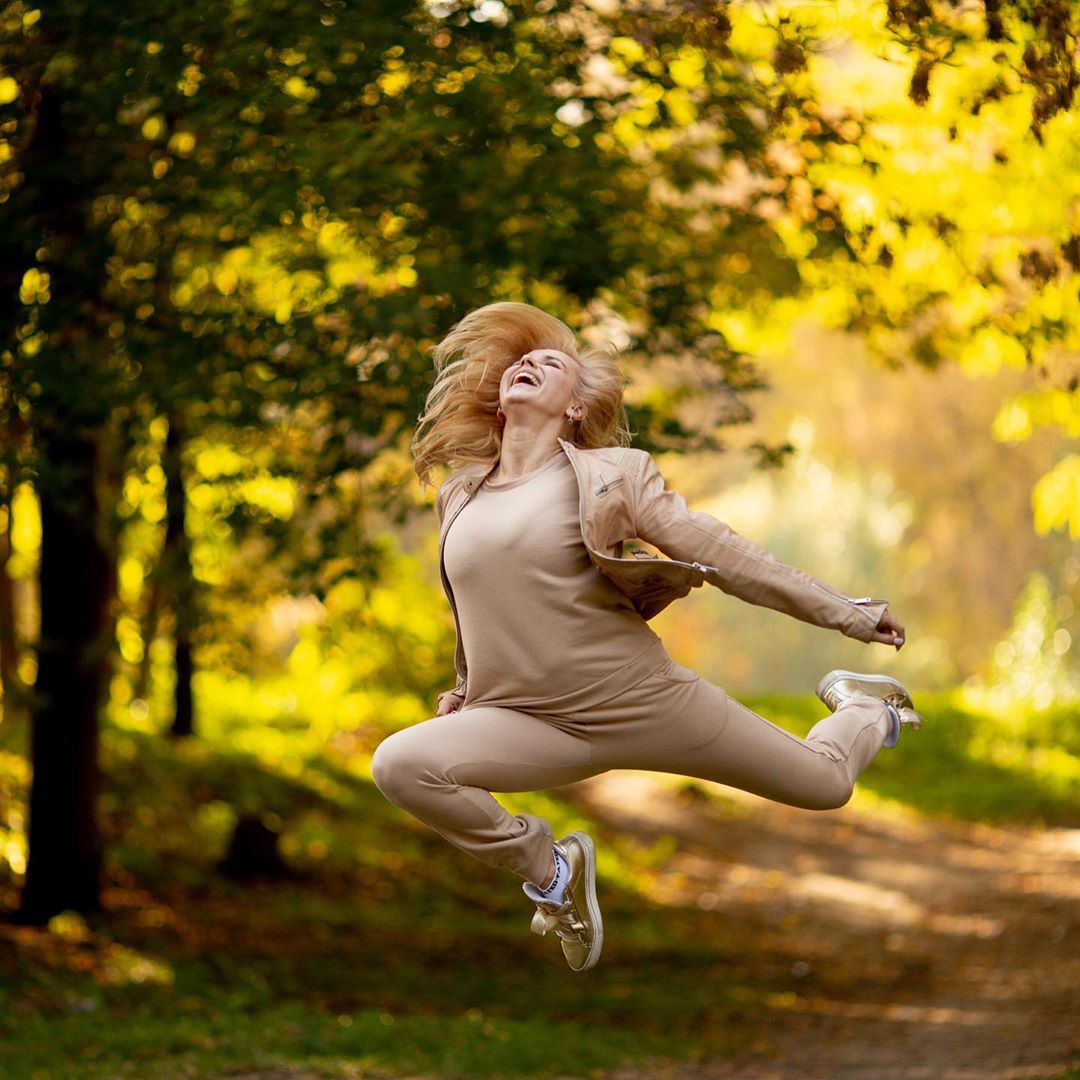 "Ніби 16-ть!" Промениста Ребрик насолодилася осіннім сонцем разом з донечкою