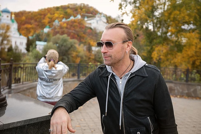 Скандальний Винник поїхав на Донбас насолодитися тишею і красою (фото)