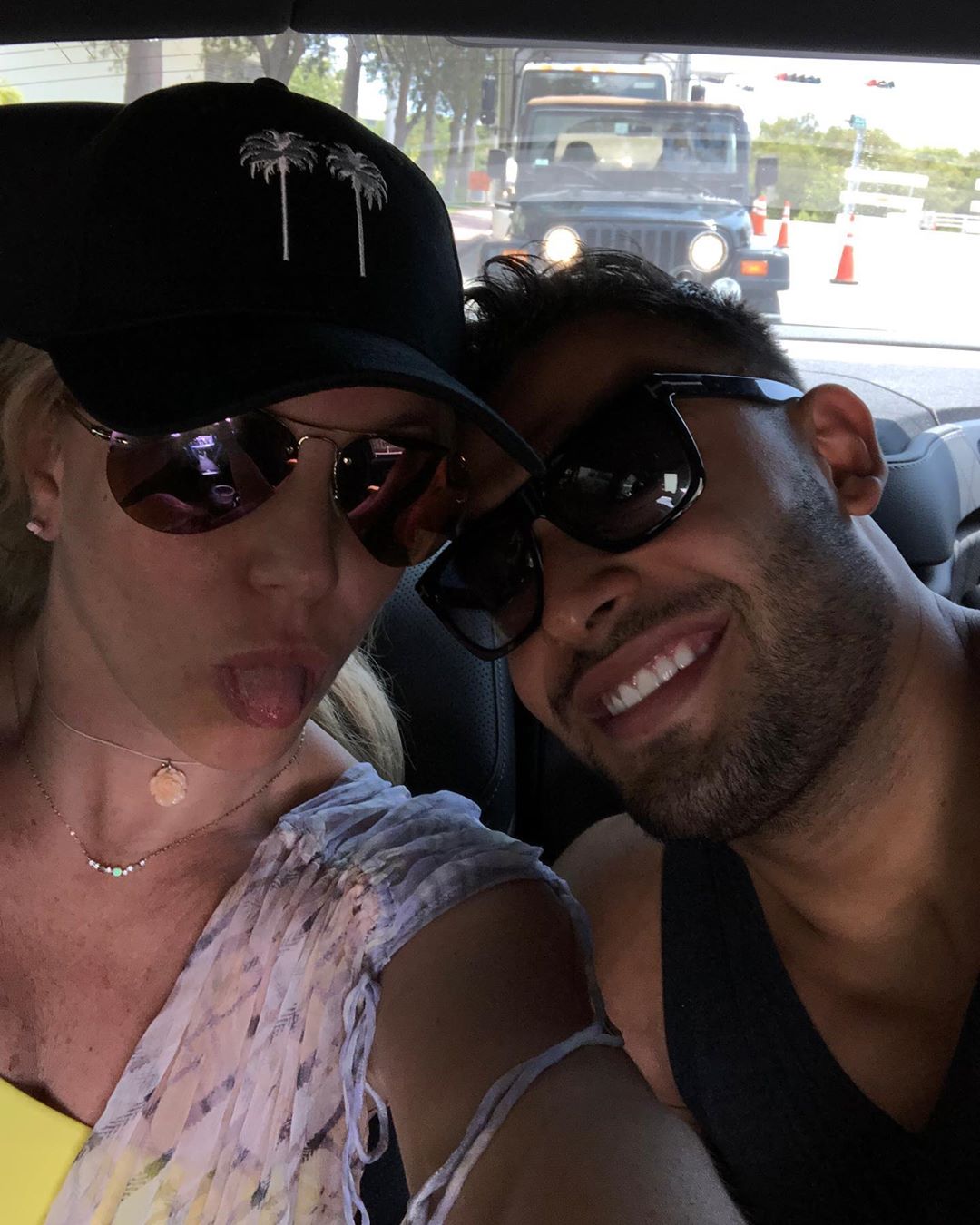 Закохані і щасливі: Брітні Спірс засипала мережу спільними фото з молодим бойфрендом