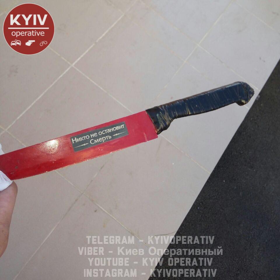 У Києві на дитячому майданчику зловили неадеквата з ножем: подробиці НП