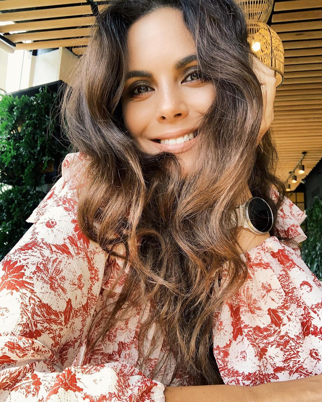 &quot;Все красивее и красивее&quot;: Настя Каменских покорила сеть лучезарной улыбкой