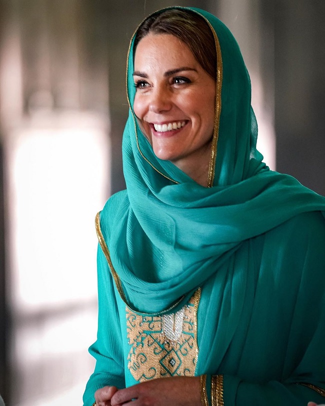 Казкова принцеса: Кейт Міддлтон блищить в розкішному бірюзовому вбранні в Лахорі