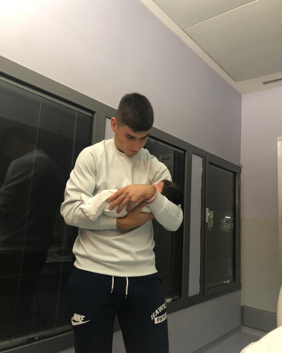 Известный украинский футболист впервые стал отцом