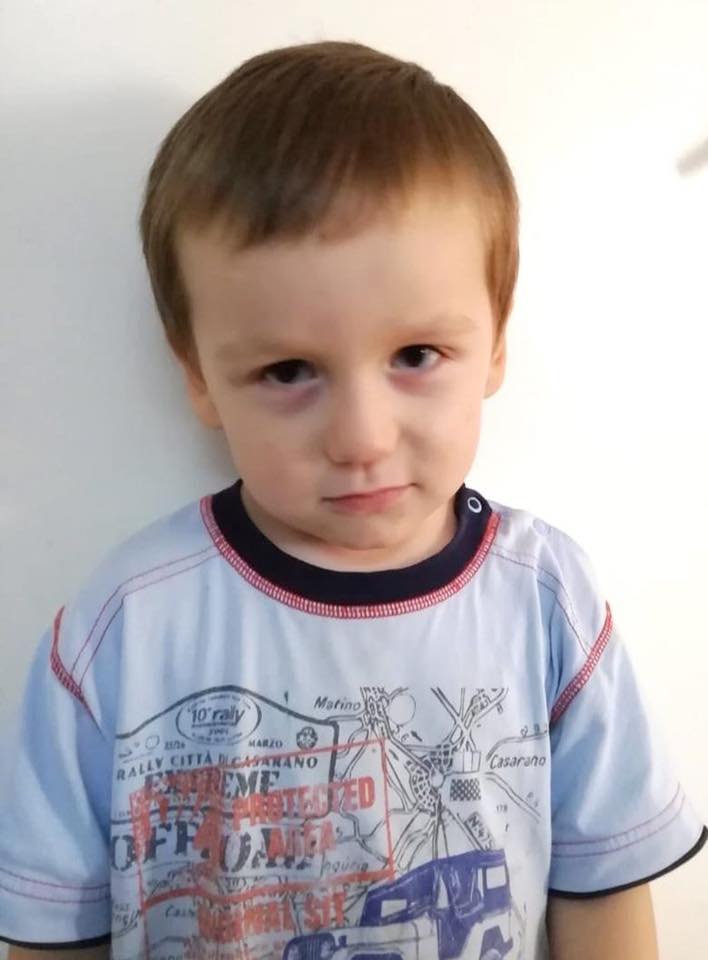 В Киеве на улице нашли малыша в синяках: отобрали у пьяного мужчины
