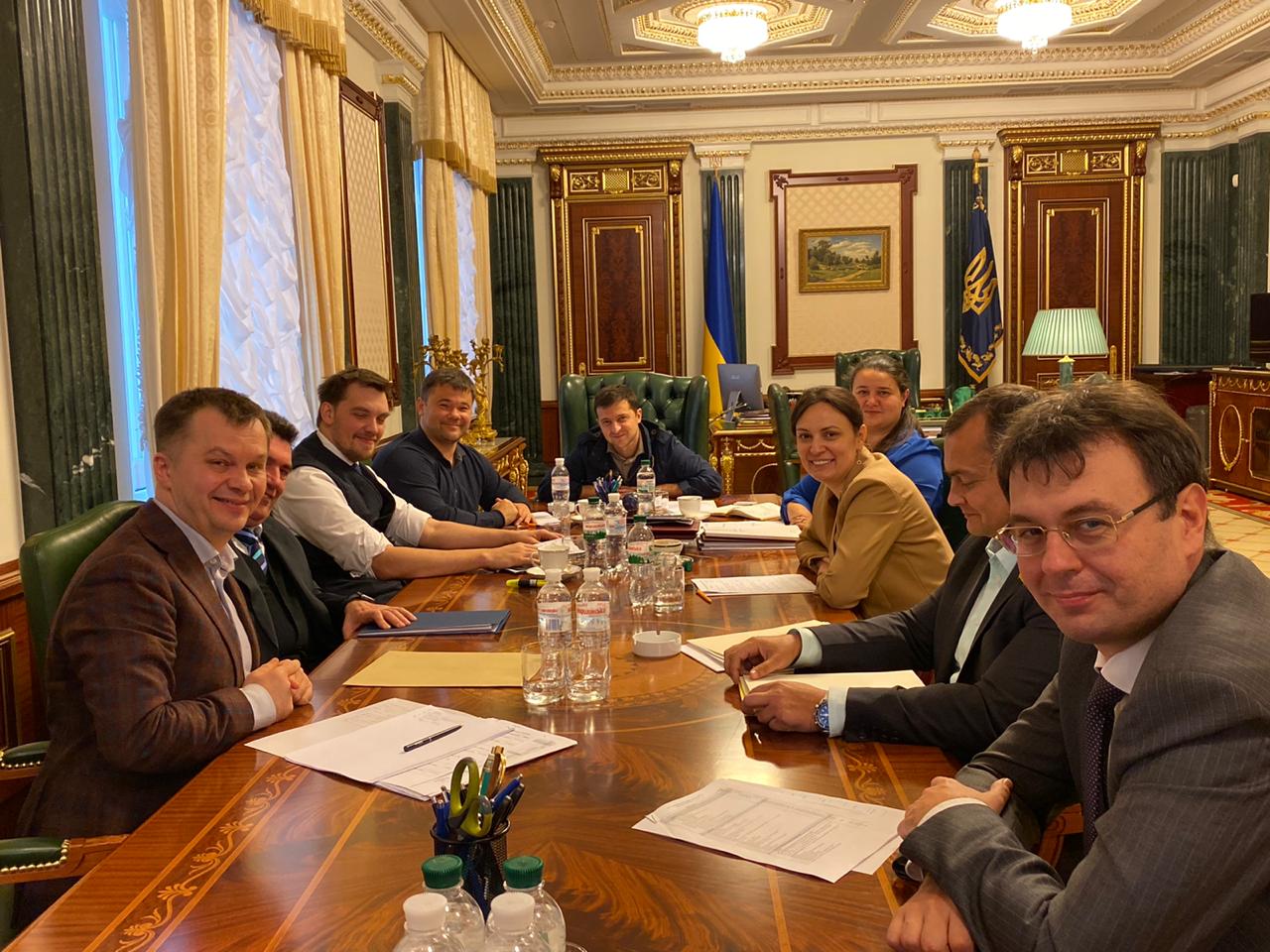 Зеленський зробив гучну заяву про вчителів і чиновників