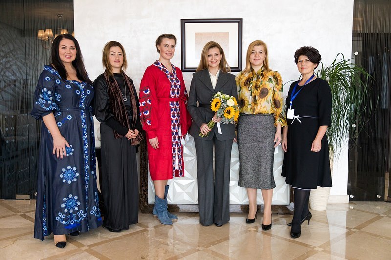 Ідеально для офісу: Олена Зеленська з'явилася в новому образі ефектному