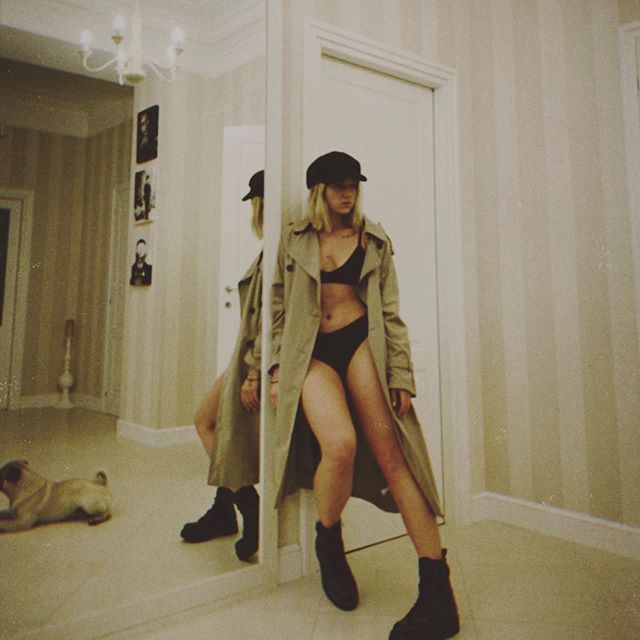 Горячая! Приемная дочь Потапа устроила жаркий фотосет в белье