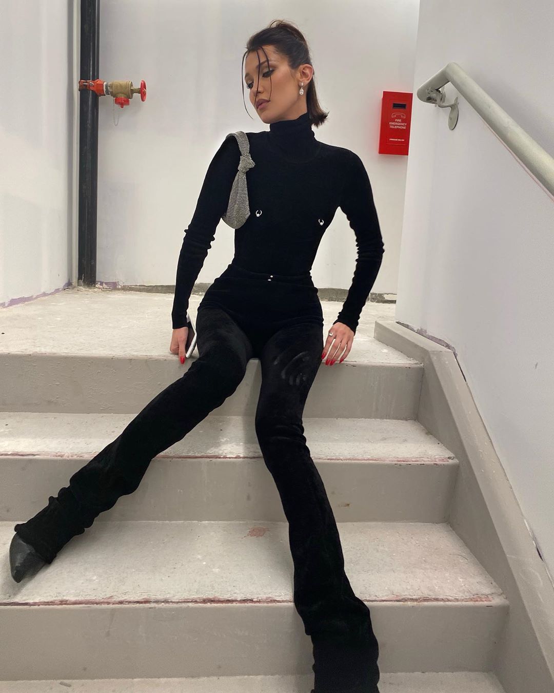 Стильные сестрички: Джиджи и Белла Хадид показали идеальные фигуры в соблазнительных нарядах