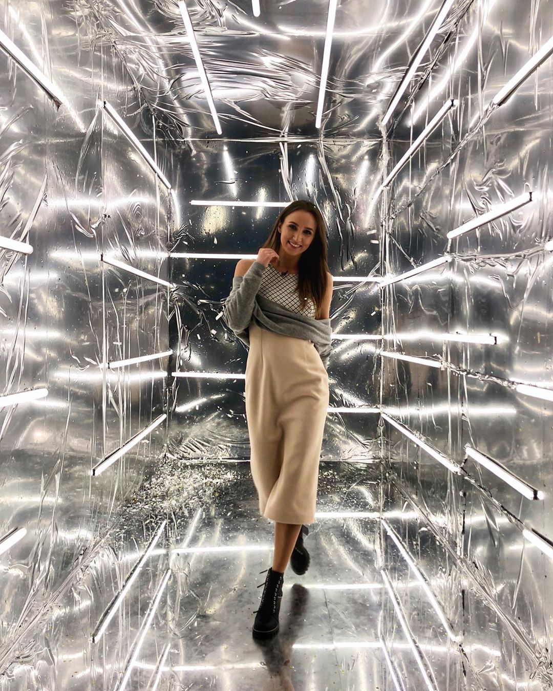 Назад в будущее: стильная Анна Ризатдинова восхитила "космическим" фото