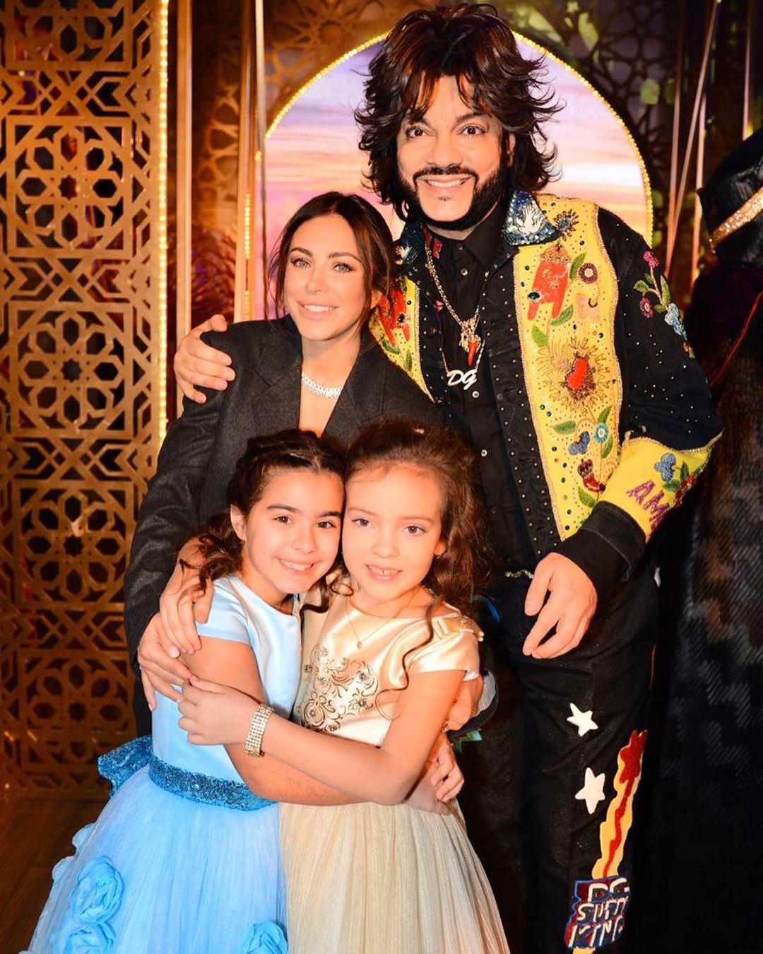 Такая взрослая! Ани Лорак умилила сеть  праздничным фото с дочкой