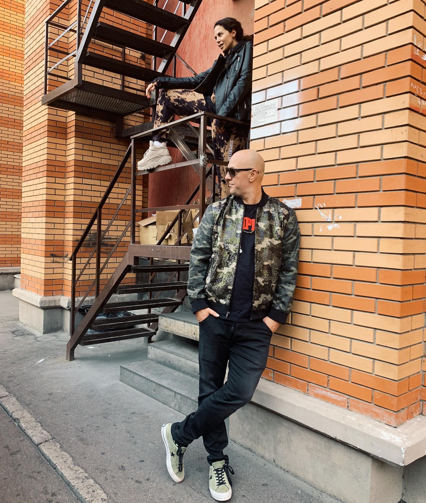 Немов підлітки: Потап і Каменських підкорили сімейним фото " на стилі"