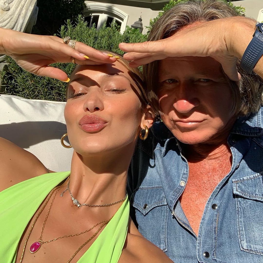 Каре с челкой и графичные стрелки: Белла Хадид блистает в новом чувственном образе