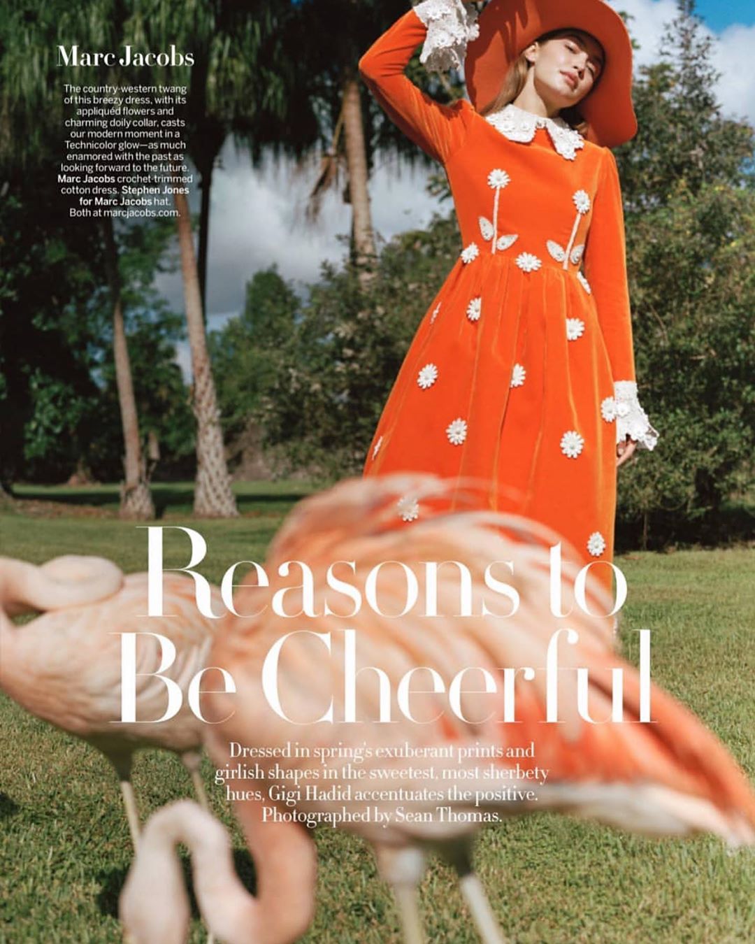 Яркий принт, кожа и шелк: Джиджи Хадид демонстрирует трендовые вещи нового сезона