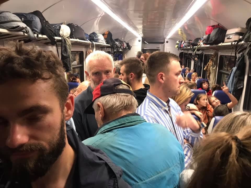 Лютий треш і угар від Укрзалізниці: перевізник потрапив у черговий скандал (відео)