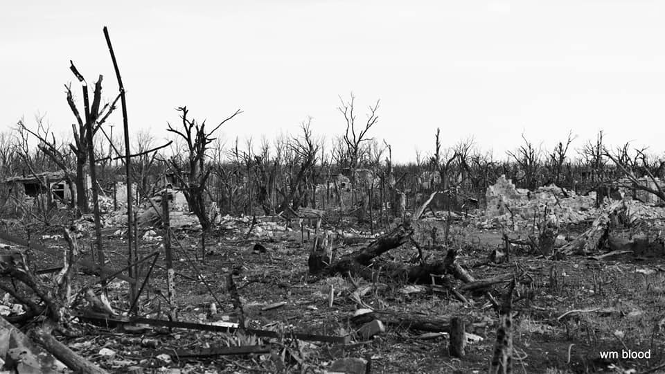 Відібрані життя і зламані долі: в мережі показали чорно-білу реальність Донбасу (фото)