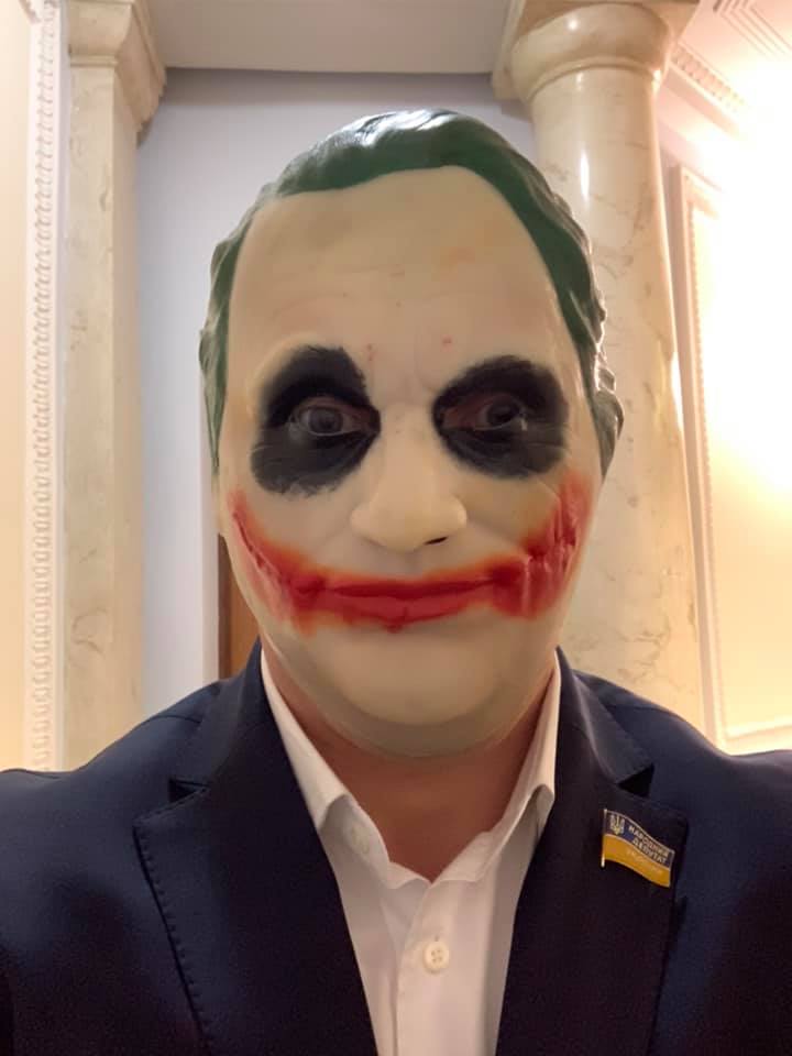 Ківа прийшов до Ради у масці Джокера, тому що &quot;розсудлива людина&quot; (відео)