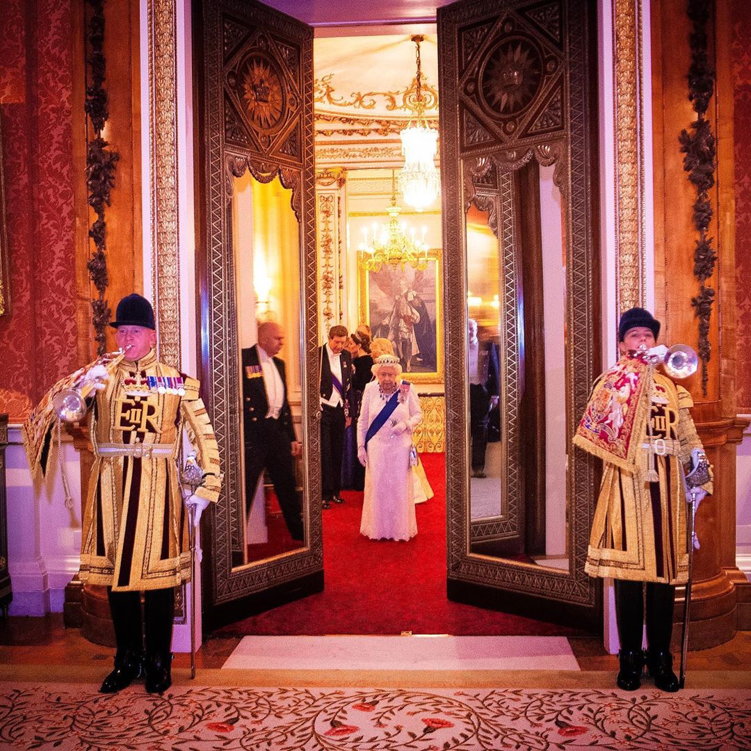 Королівський вихід: Кейт Міддлтон блищить у палаці в розкішній сукні і дорогоцінній тіарі