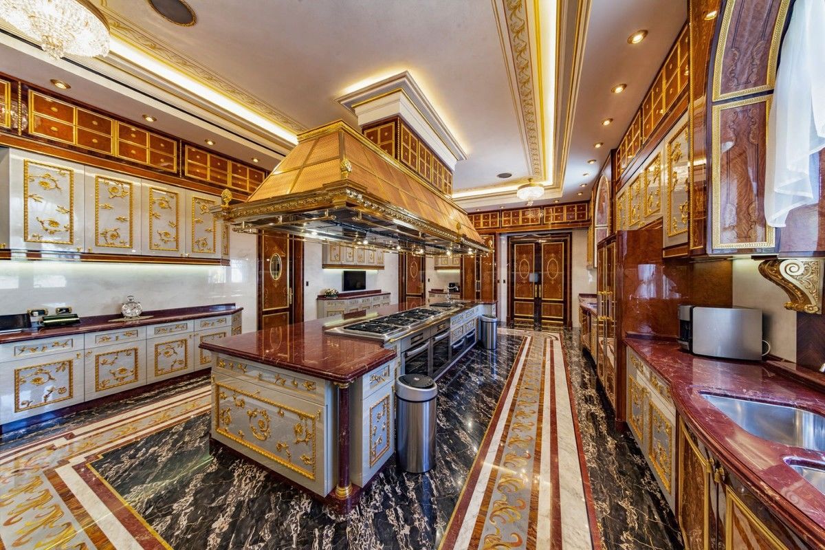 В Ізраїлі продають найдорожчий палац: належить олігарху родом із Маріуполя