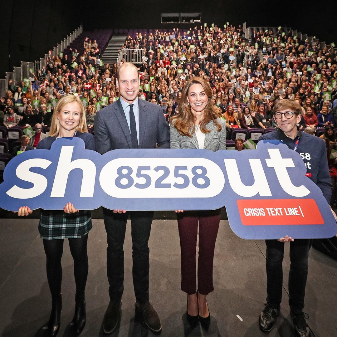 У вузьких брюках і картатому блейзері: Кейт Міддлтон блищить в Лондоні в ефектному діловому вбранні