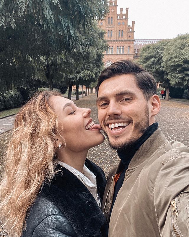 "Светитесь от счастья": Холостяк 9 с избранницей устроили романтику в "маленьком Париже"