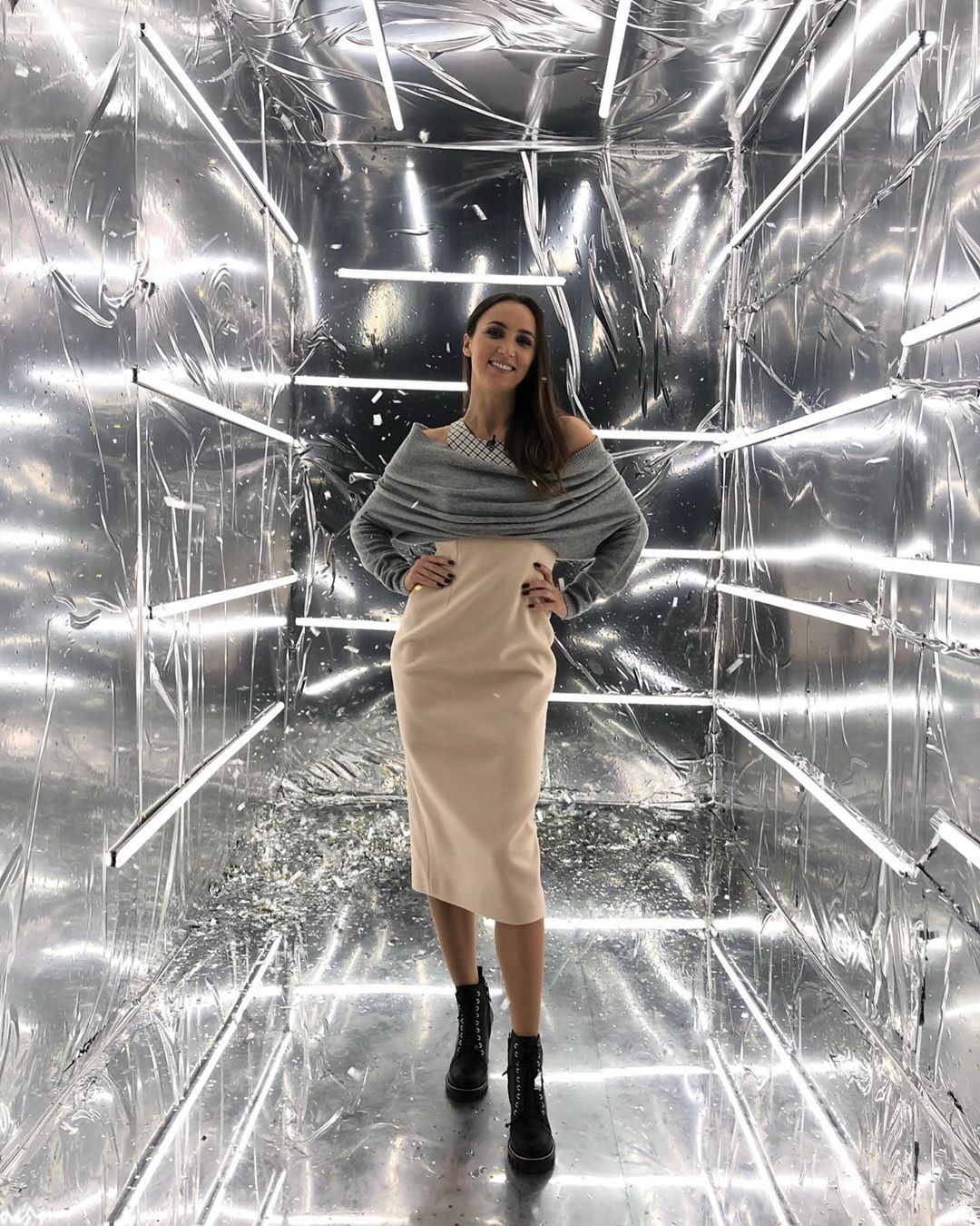 Назад в будущее: стильная Анна Ризатдинова восхитила "космическим" фото