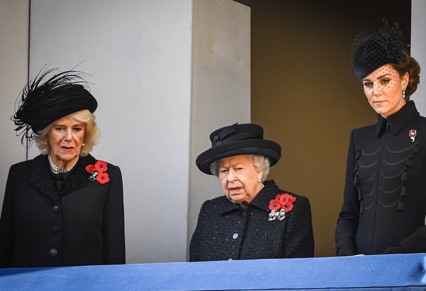 Модна битва: Кейт Міддлтон і Меган Маркл вийшли у світ в стильних нарядах total black