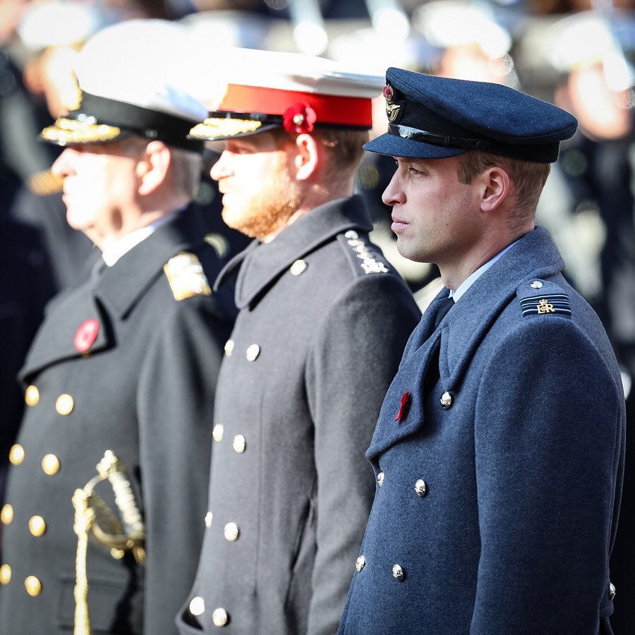 Модна битва: Кейт Міддлтон і Меган Маркл вийшли у світ в стильних нарядах total black
