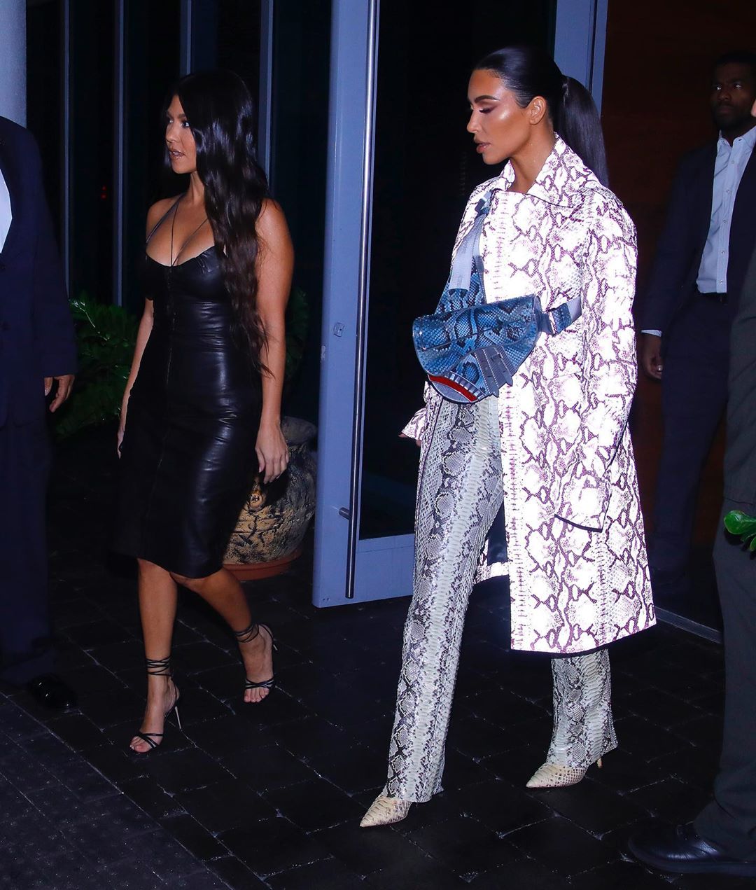 Хижачка: Кім Кардашьян захопила пишними формами в зміїному total look