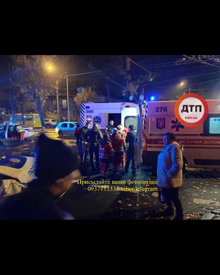 Полицейская вылетела из окна: в Киеве произошло жуткое ДТП