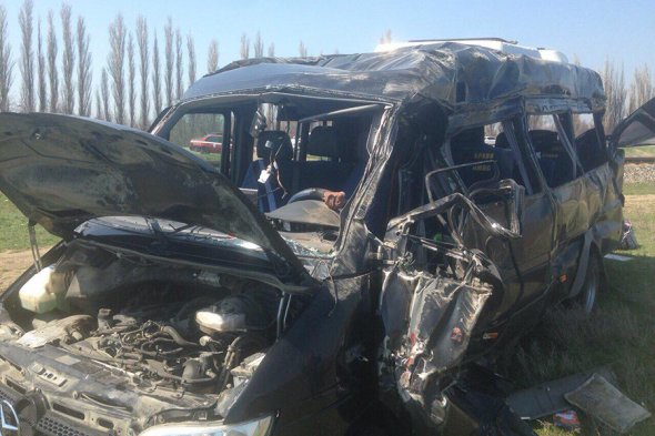 Аварія електрички з автобусом у Криму: зросла кількість постраждалих