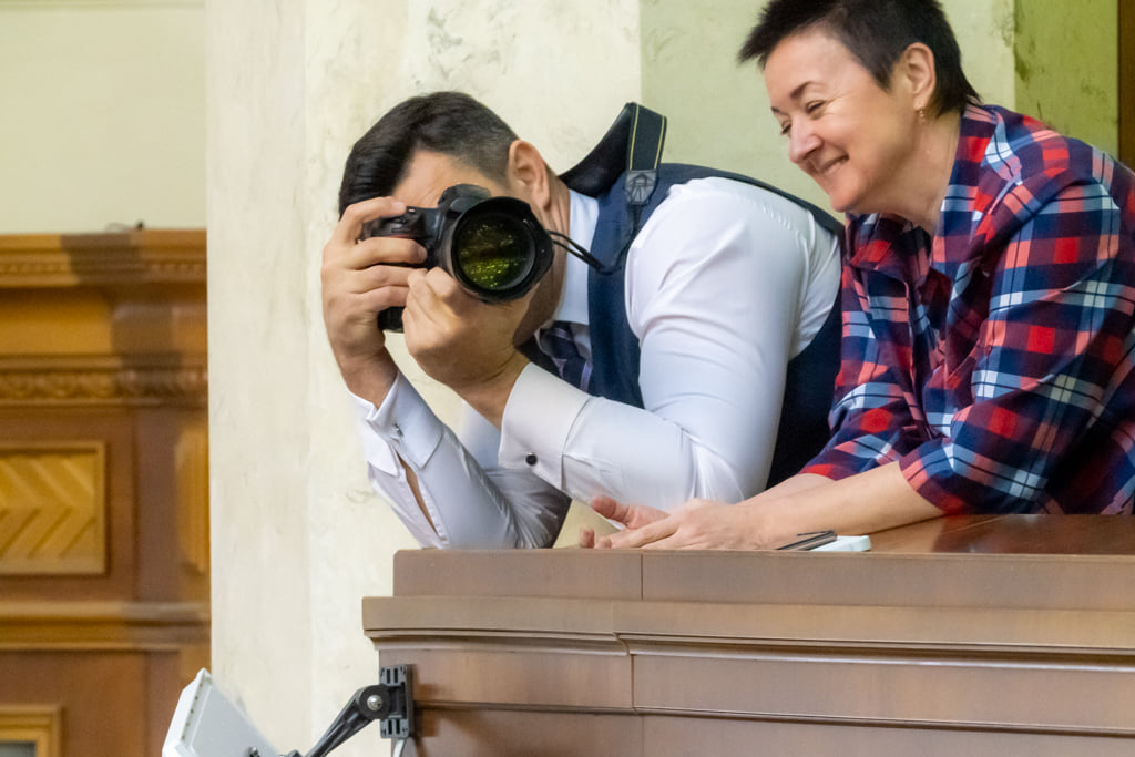 Нардеп Тищенко "отобрал" у журналистов камеры: все детали и фото