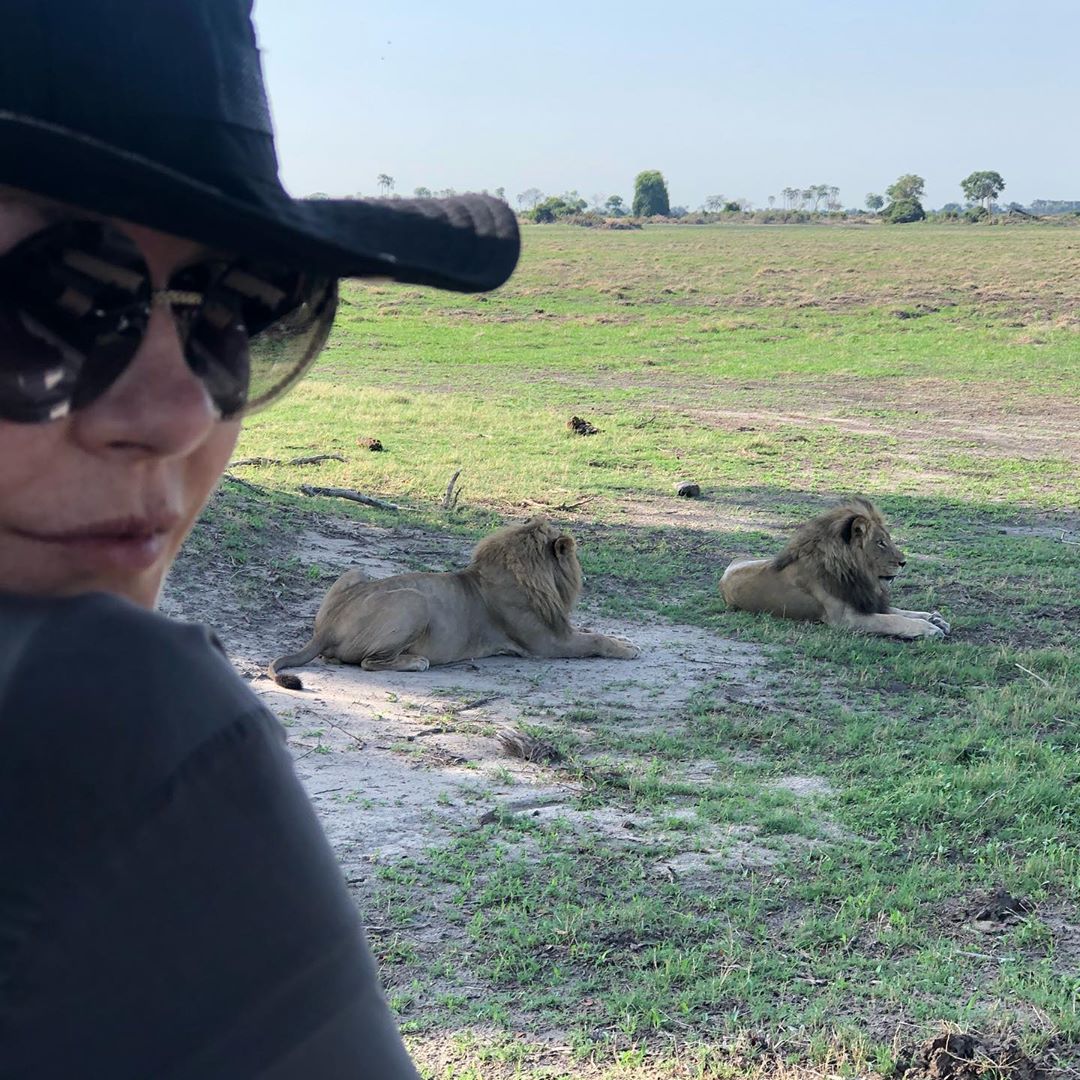 В Африку гулять: Кэтрин Зета-Джонс с мужем и детьми устроили "жаркие" рождественские каникулы