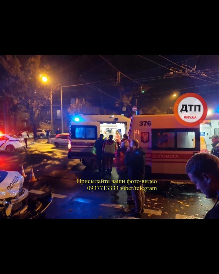 Полицейская вылетела из окна: в Киеве произошло жуткое ДТП