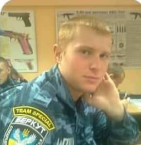 Бьет женщин по голове и срывает золото: в Киеве орудует опасный вор