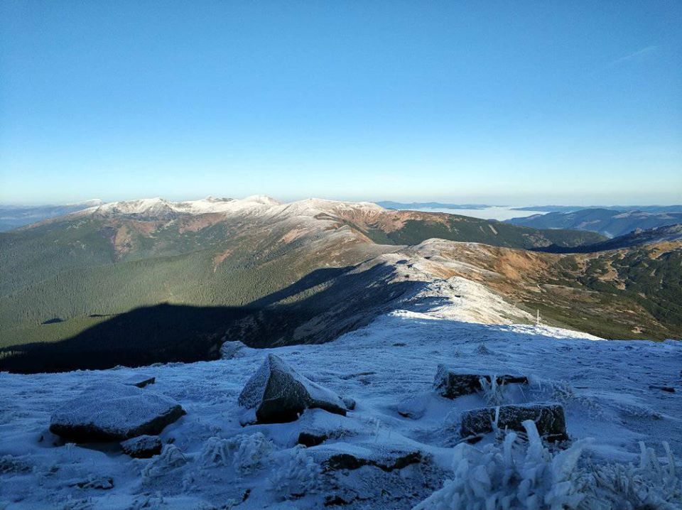 Снег в Карпатах восхитил сеть: живописное фото